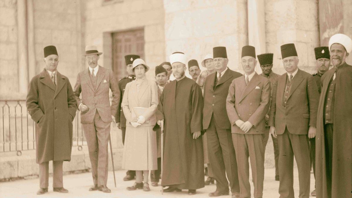 Der Mufti von Jerusalem al-Husseini mit Prinzessin Mary im Jahr 1934 vor der Al-Aqsa-Moschee