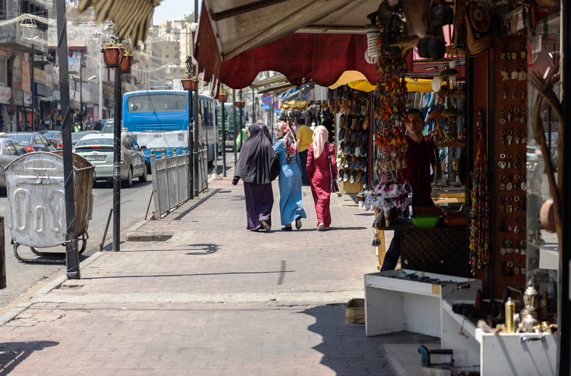 Eine Straße in Amman/Jordanien. Der Arab Opinion Index ist die umfassendste Meinungsbefragung in der arabischen Welt. (© imago images/Dreamstime)
