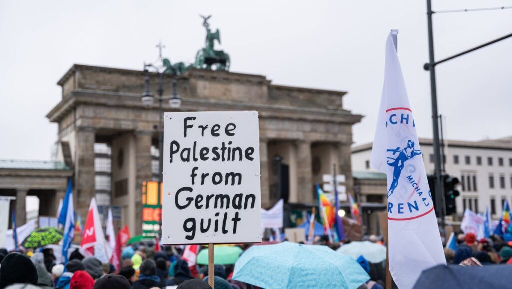 Endlich wieder Israel kritisieren: Angriff auf des Holocaustgedenken und (deutsche) Schuldabwehr