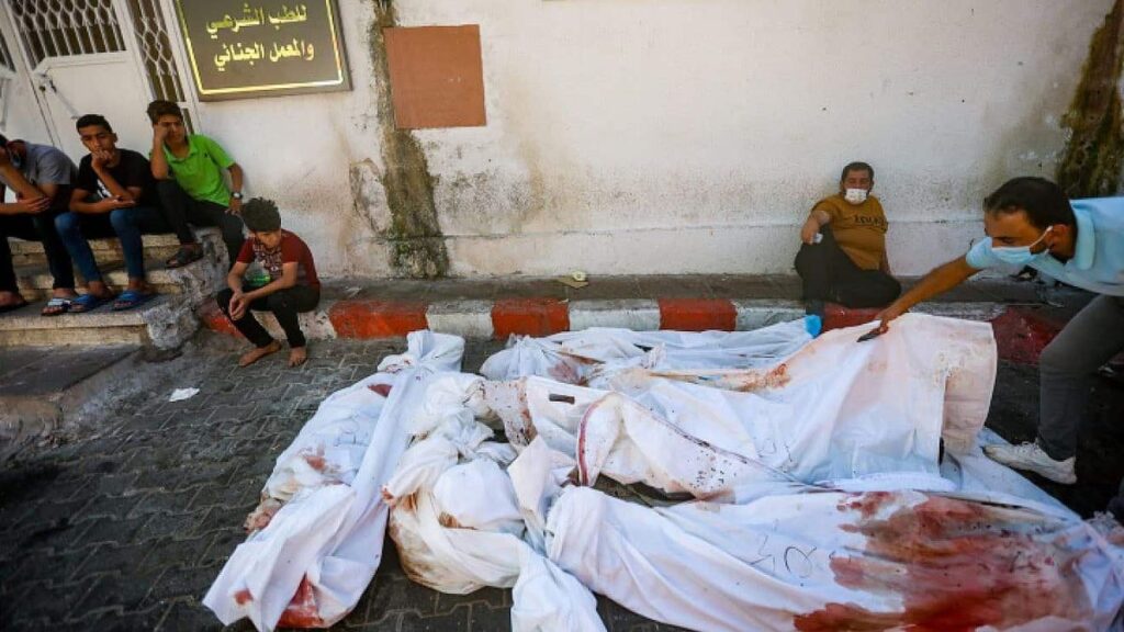 Überreste des PIJ-Raketeneinschlags beim Al-Ahli-Krankenhaus in Gaza