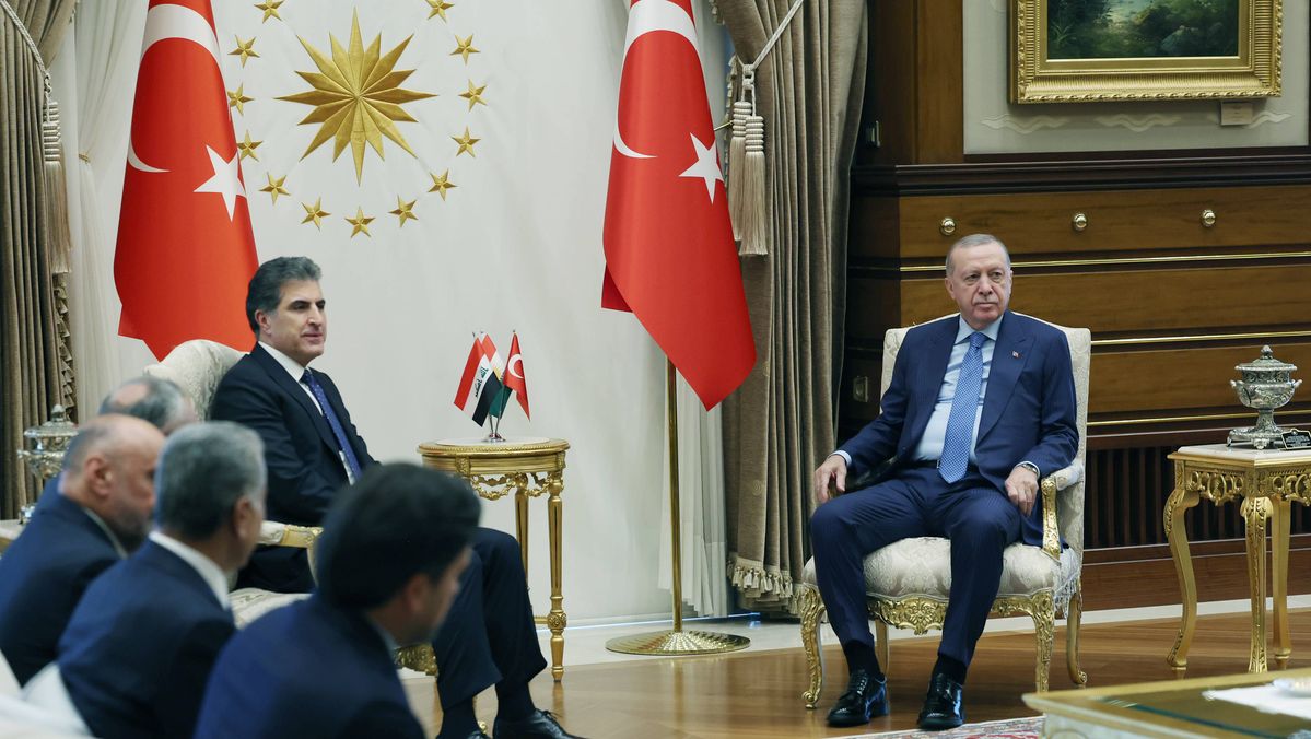 Der türkische Präsidien Erdogan bei einem Treffen mit dem Präsidenten von Irakisch-Kurdistan Barzani