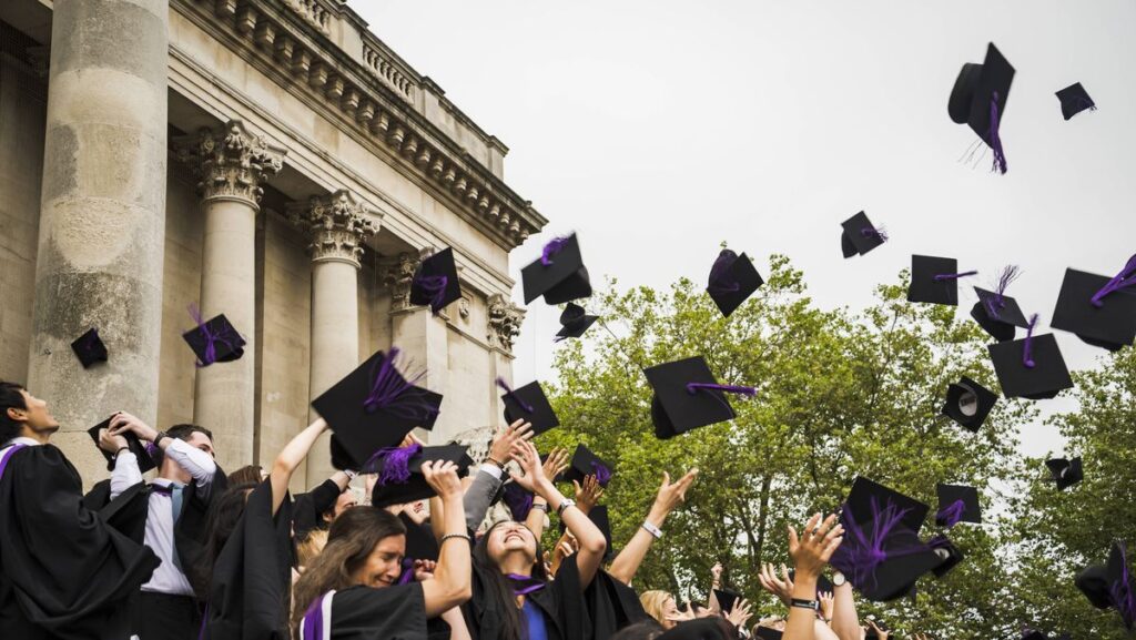 Aus Angst vor Islamismus wollen VAE staatliche Stipendien für Studierende an britischen Universitäten kürzen
