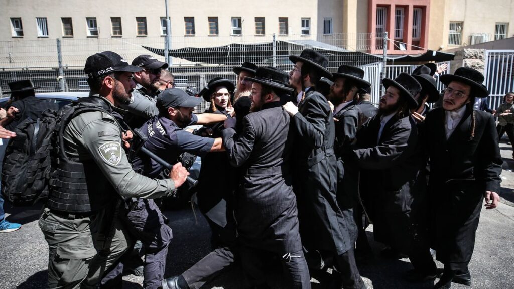 Immer wieder kommt es in Israel zu Auseinandersetzungen zwischen Strengorthodoxen und er Polizei