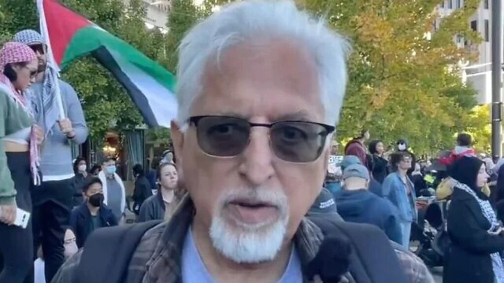 Der Bürgermeister von Richmond, Eduardo Martinez, demonstriert gegen Israel