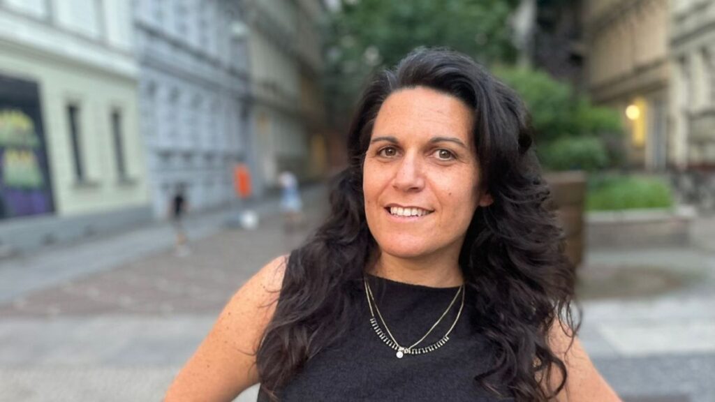 Sharon On im Mena-tnerview über ihre Arbeit am Theaterstück über Emmie Arbel und die Rolle von BDS im Kulturbetrieb
