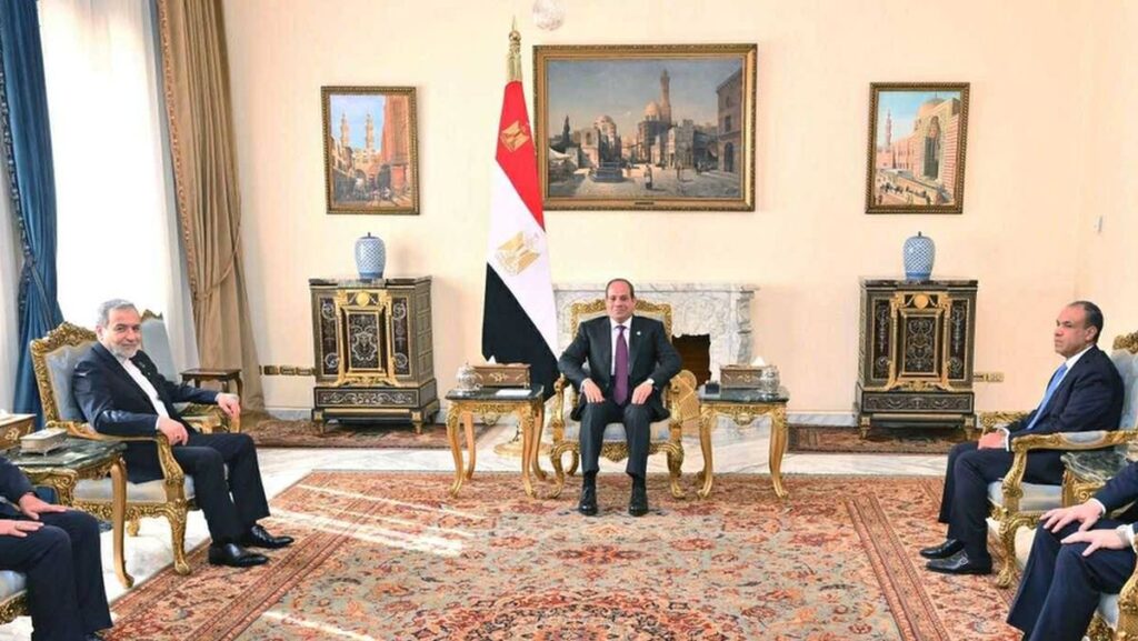 Ägyptens Präsident Abdel-Fattah el-Sisi empfängt den iranischen Außenminister Abbas Araghchi