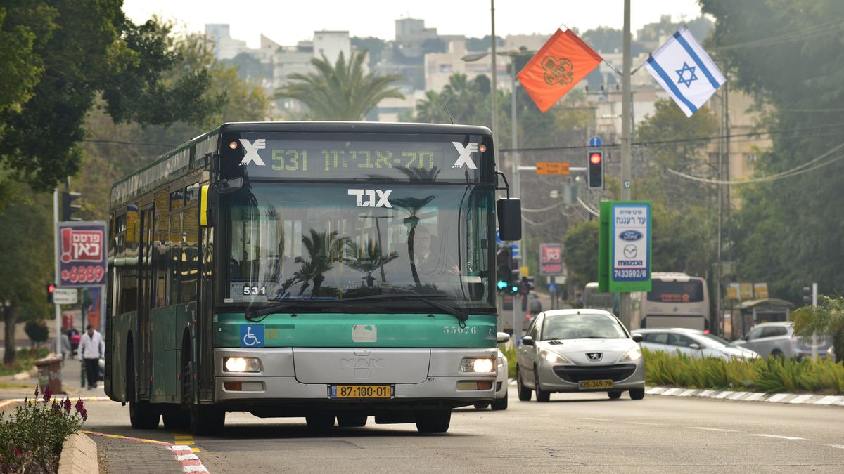 Stets nach vorne, nie zurück: EGGED-Bus in Israel