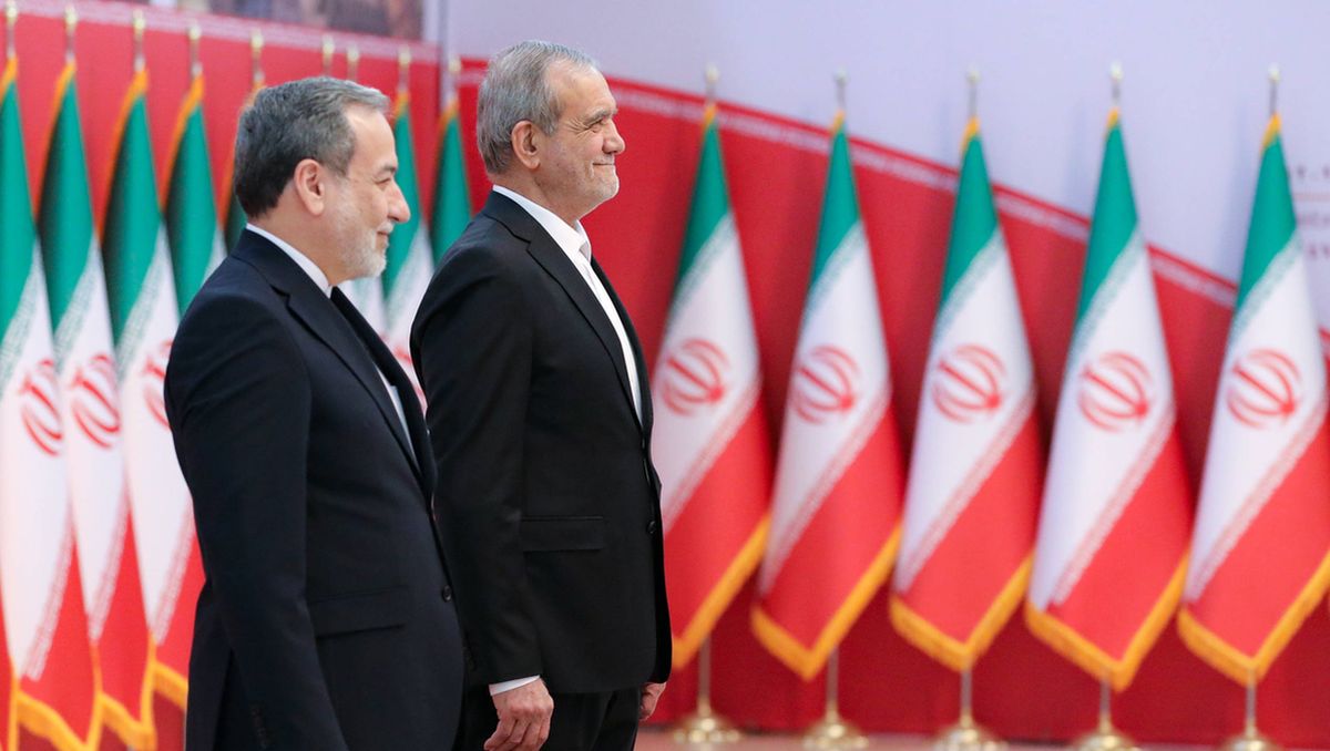 Niemals auf Urananreicherung verzichten: Irans Außenminister Araghchi mit Präsident Peseschkian