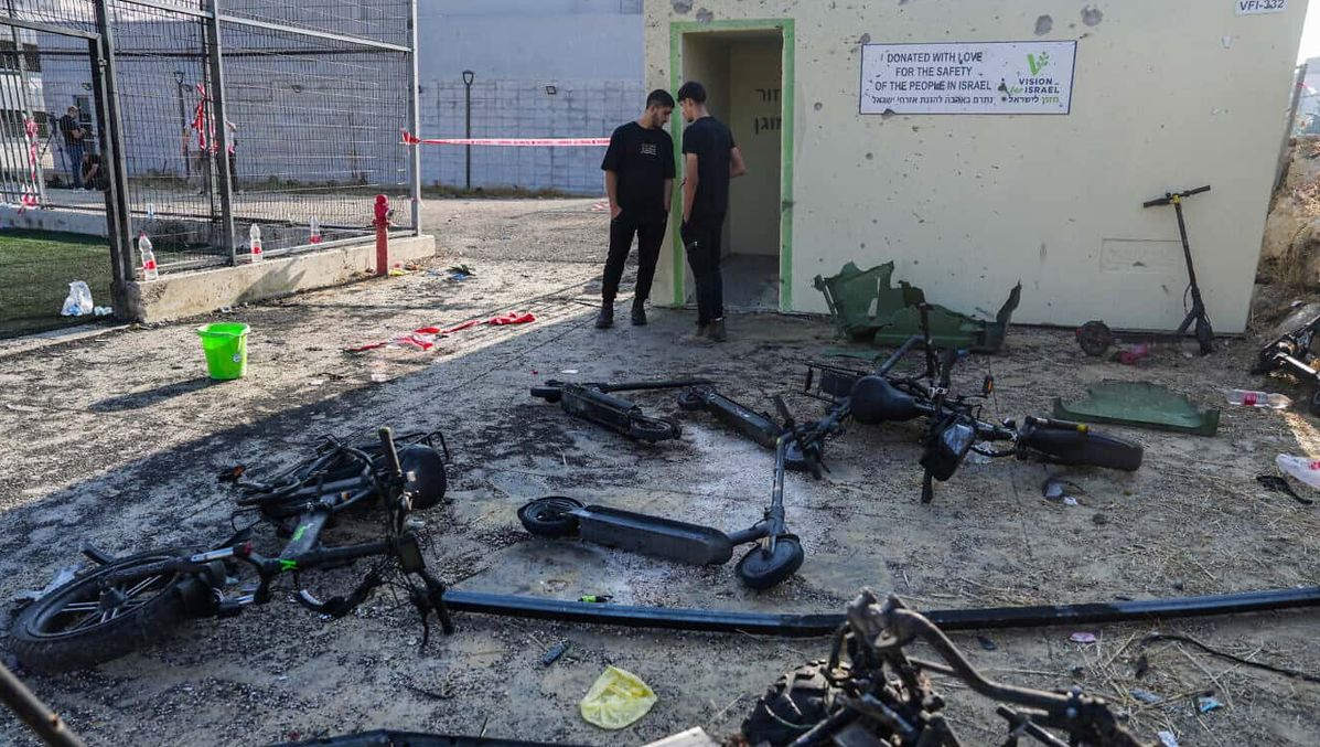 Einschlagsort der Hisbollahrakete auf dem Fußballplatz im der israelischen Drusengemeinde Mjdal Shams auf dem Golan