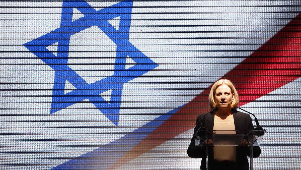 Beate Meinl-Reisinger bei einer Gedenkveranstaltung kurz nach dem Hamas-Massaker in Israel