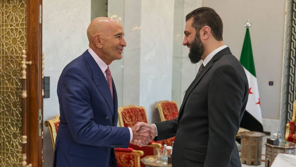 Syriens Interimspräsident Ahmed al-Sharaa mit US-Sondergesandten Tom Barrack