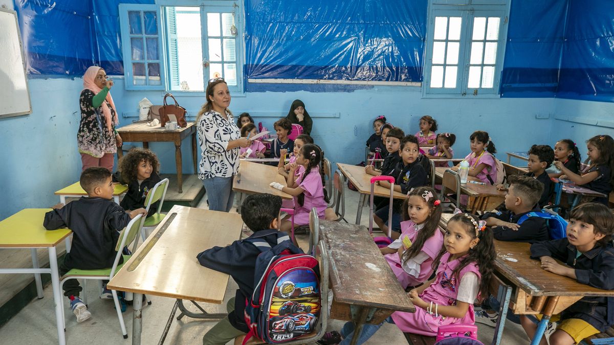 Kinder in einer Schulklasse in Tunesien