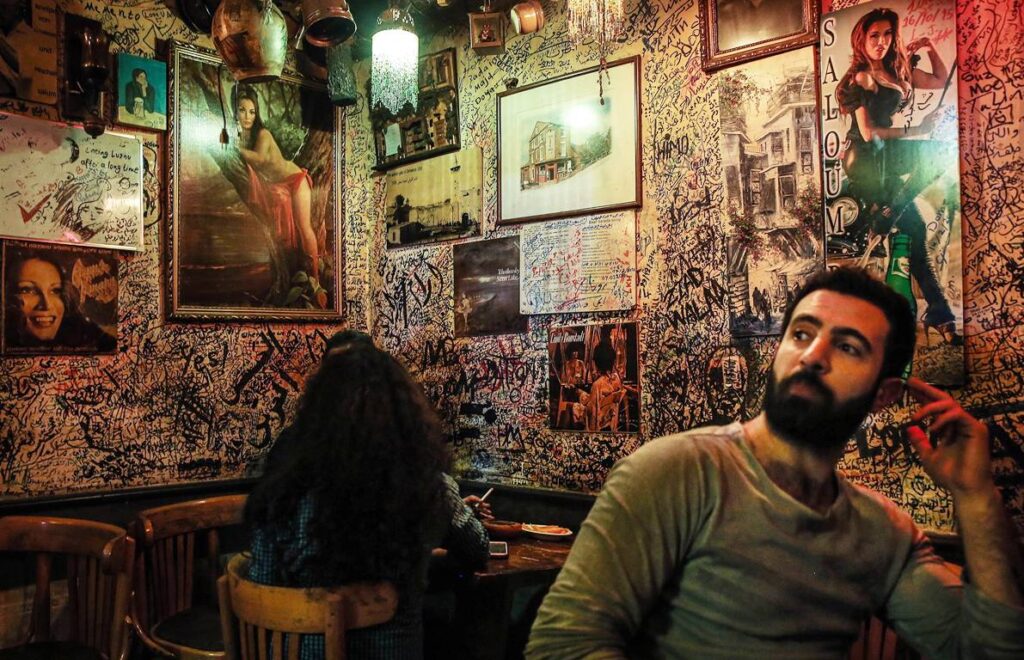 In den meisten Bars in Damaskus soll in Zukunft kein Alkohol mehr ausgeschenkt werden. (© imago images/ITAR-TASS)
