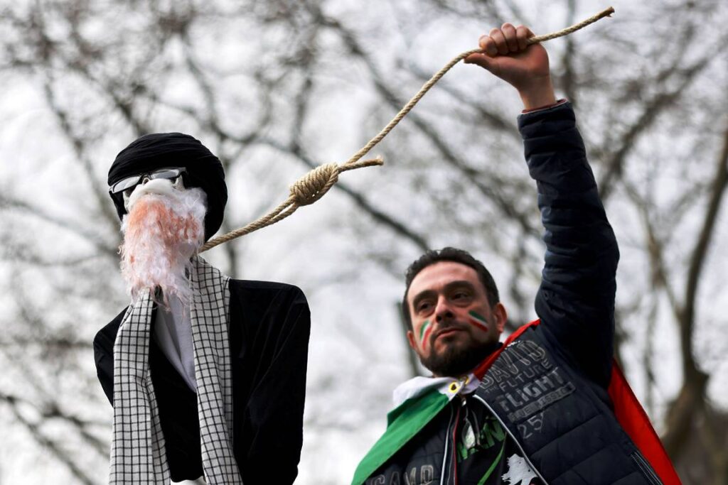 Protest in Köln gegen die Todesstrafe im Iran. (© imago images/Panama Pictures)
