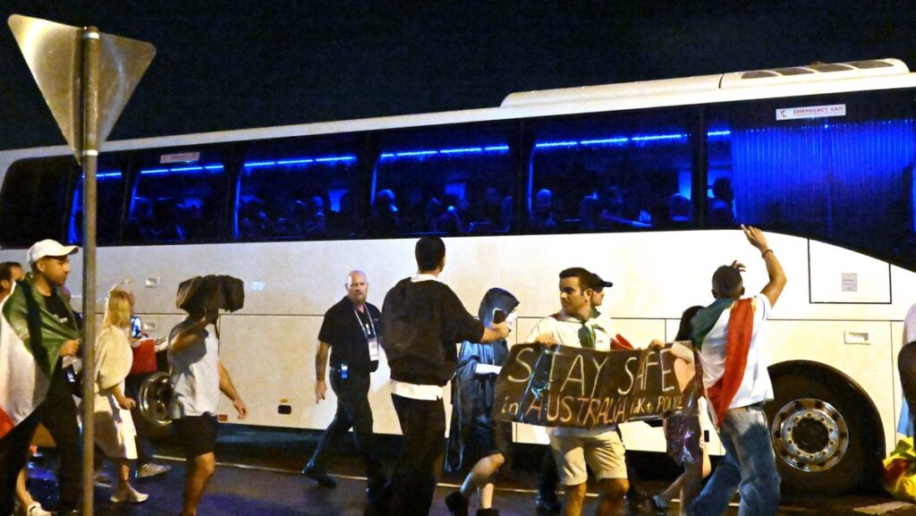 Demonstranten in Australien zeigen Solidarität mit der iranischen Frauenfußball-Mannschaft
