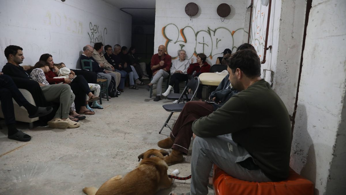 Verändertes Zeitgefühl: Israelis in eine Schutzraum in Tel Aviv