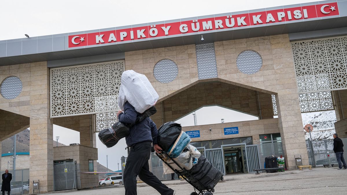 Iranische Flüchtlinge am Grenzübergang Kapiköy zischen der Türkei und der Islamischen Republik