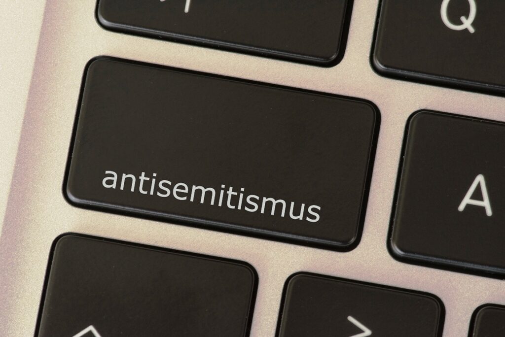 Jeder kann sich am Kampf gegen Hate Speech im Internet beteiligen. (© imago images/Depositphotos)