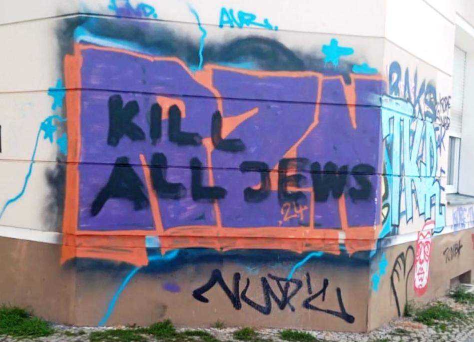 Antisemitischer Mordaufruf an einer Berliner Häuserwand. (Jutta Ditfurth/Bluesky)