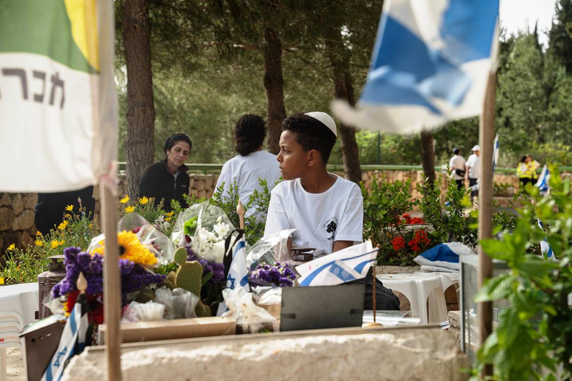 Am Gedenktag Jom HaZikaron wird in Israel der gefallenen Soldaten gedacht. (© imago images/Middle East Images)