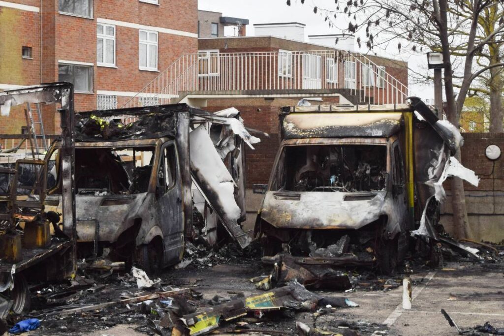 Auch nach dem Brandanschlag auf Rettungsfahrzeuge in Golders Green schossen False-Flag-Gerüchte ins Kraut. (© imago images/ZUMA Press)