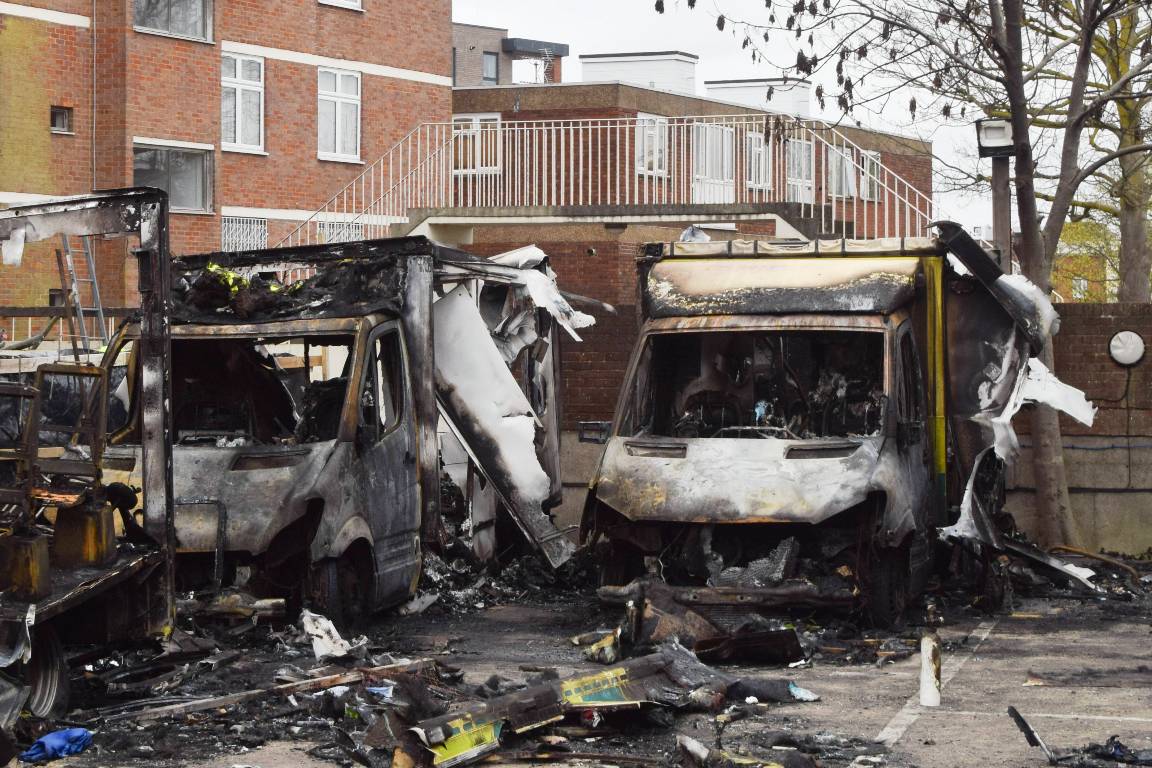 Auch nach dem Brandanschlag auf Rettungsfahrzeuge in Golders Green schossen False-Flag-Gerüchte ins Kraut. (© imago images/ZUMA Press)