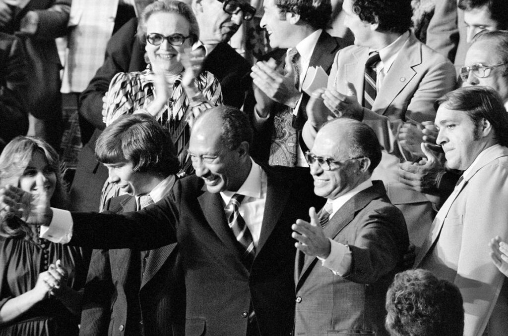 Anwar as-Sadat und Menachem Begin in Washington im September 1978. Ausgerechnet unter der Regierung des rechten Likud gelang der Durchbruch zum Frieden mit Ägypten. (© imago images/ZUMA Press)