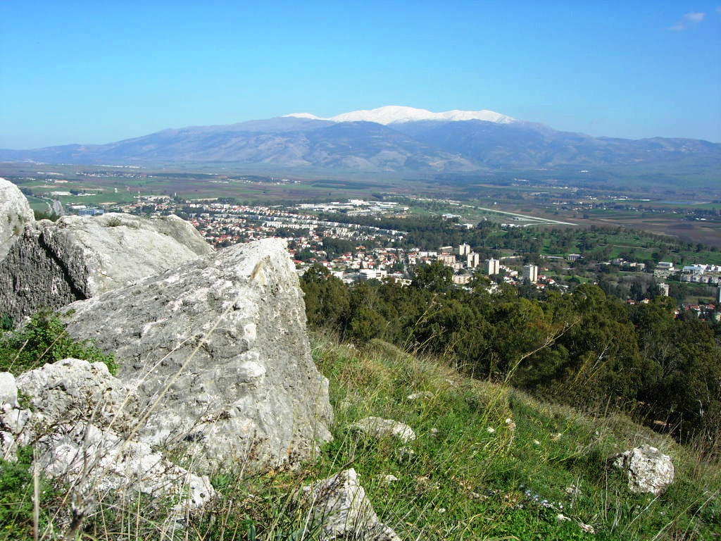 Kiryat Shmone im Norden Israels, im Hintergrund der Berg Hermon. (Ram.eisenberg/CC BY 3.0)