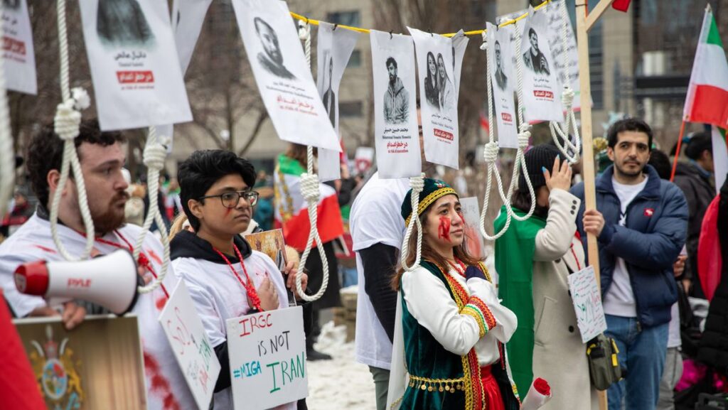 Exiliraner protestieren gegen die Todesstrafe in der Islamischen Republik