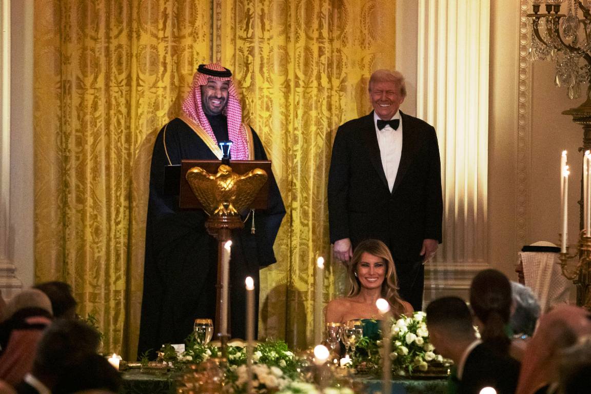Mohammed bin Salman und Donald Trump im November 2025. Zwischen den Golfstaaten und dem US-Präsidenten herrschte schon bessere Stimmung als jetzt. (© imago images/ABACAPRESS)