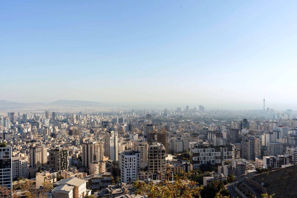 Blick über die iranische Hauptstadt Teheran. (© imago images/Middle East Images)