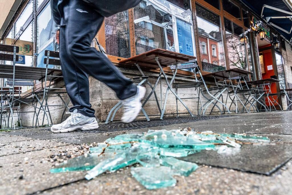 Auch nach dem Brandanschlag auf ein Restaurant in München wird eine Verbindung zu iranischen Hintermännern untersucht. (© imago images/Wolfgang Maria Weber)