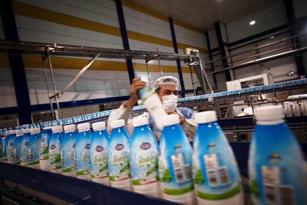 Auch Milchprodukte sind im Iran massiv teurer geworden. (© imago images/NurPhoto)