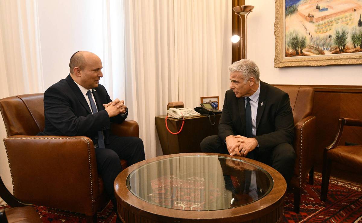 Vor der Wahl in Israel wählen Naftali Bennett (li.) und Jair Lapid (re.) eine andere strategische Option als Ex-Generalstabschef Gadi Eisenkot. (© imago images/ZUMA Press Wire)