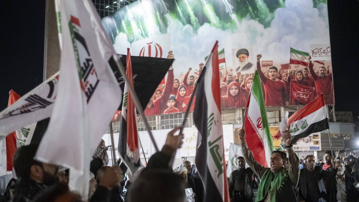 Aufmarsch irakischer Milizionäre in der iranischen Hauptstadt Teheran