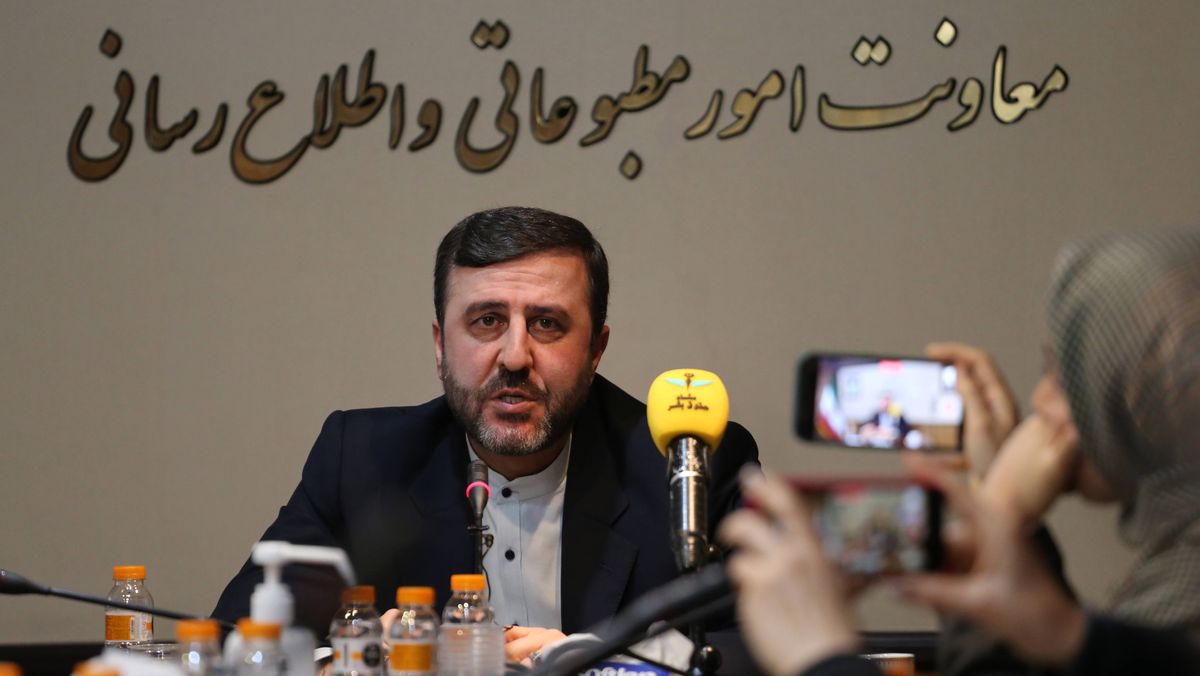 Der iranische Vize-Außenminister Kazem Gharibabadi bei einer Pressekonferenz