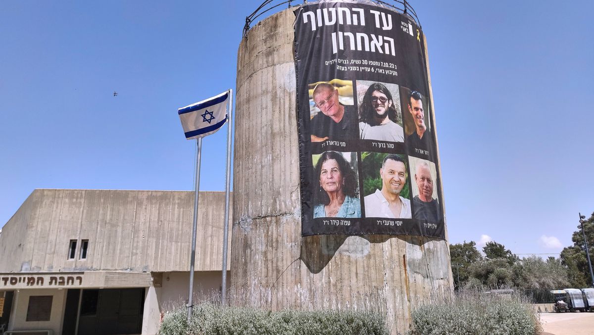 Bilder von Opfern des Hamas-Angriffs am 7. Oktober 2023 im Kibbuz Be‘eri