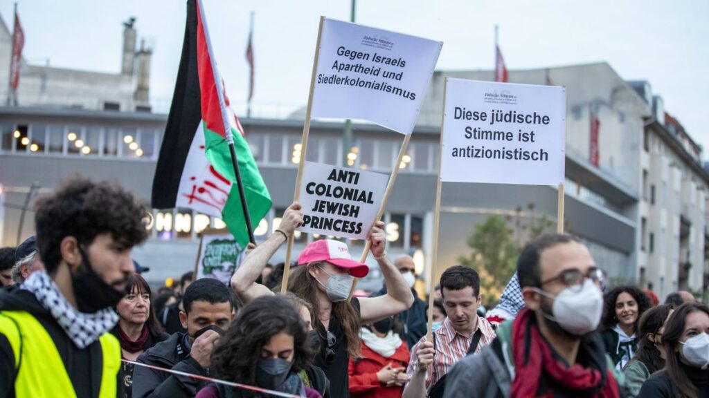 Bei antiisraelischen Demonstrationen immer vorne mit dabei: die »Jüdische Stimme«