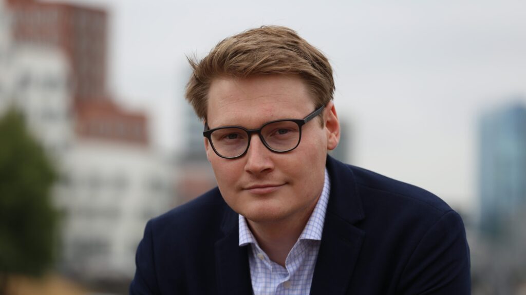 Moritz Körner fordert im Mena-Watch-Interview Transparenz bei den EU-Hilfsgeldern für Gaza
