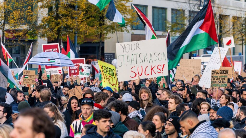 Antisemitische Demonstration in Deutschlands Hauptstadt Berlin
