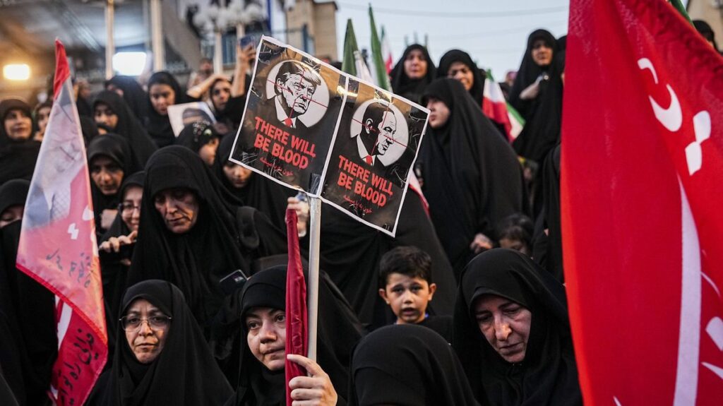 Khameneis Begräbnisfeierlichkeiten in der iranischen Hauptstadt Teheran