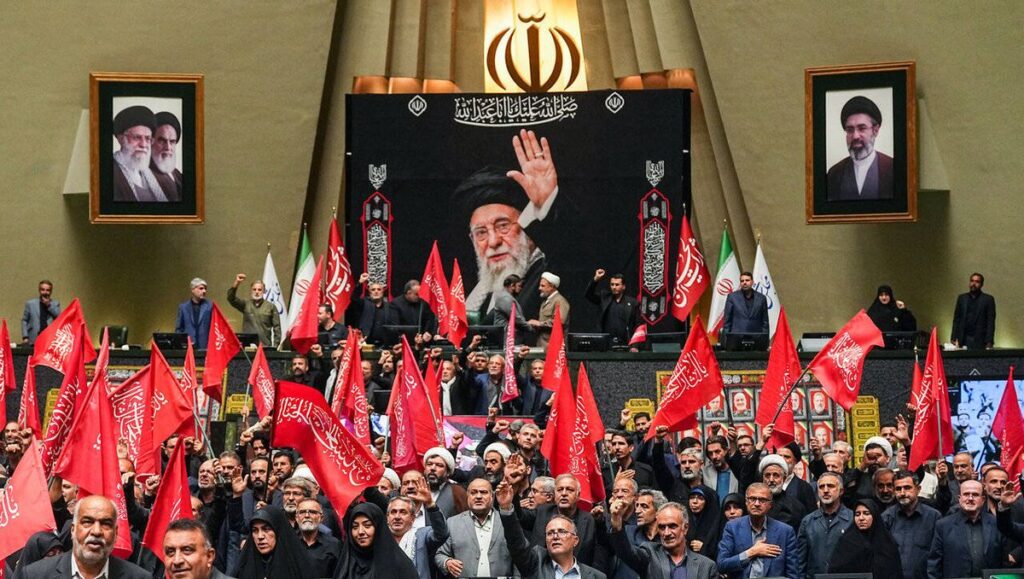 Das iranische Parlament schwört, »Rache für Khameneis Blut« zu nehmen