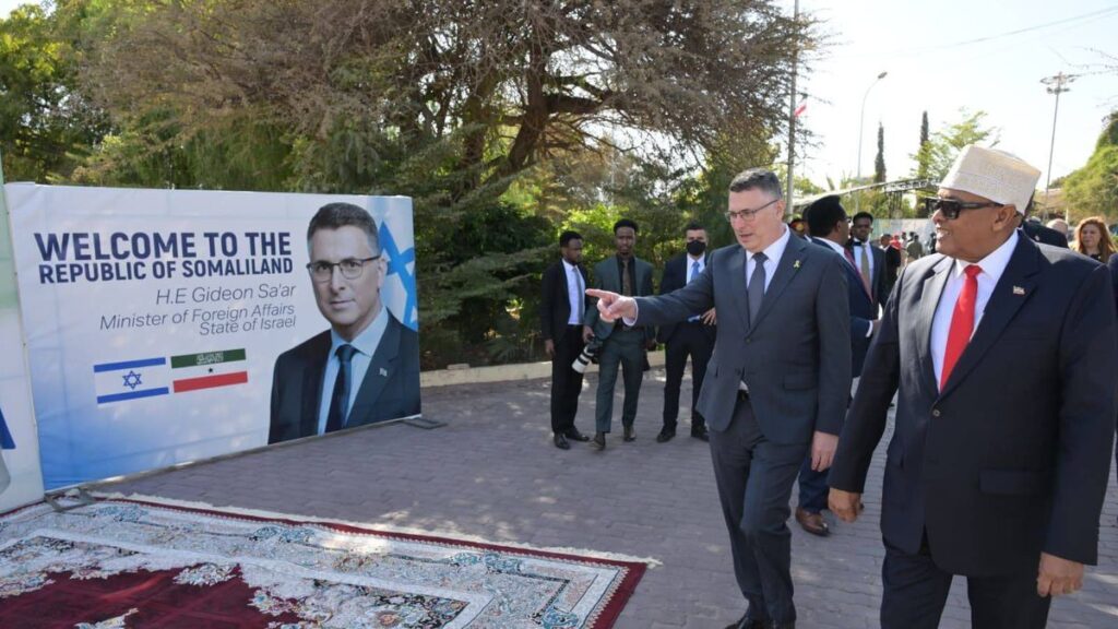 Israels Außenminister Gideon Saar zu Besuch bei Präsident Abdirahman Mohamed Abdullahi in Somaliland