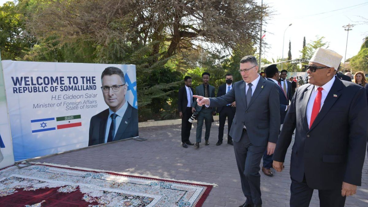 Israels Außenminister Gideon Saar zu Besuch bei Präsident Abdirahman Mohamed Abdullahi in Somaliland