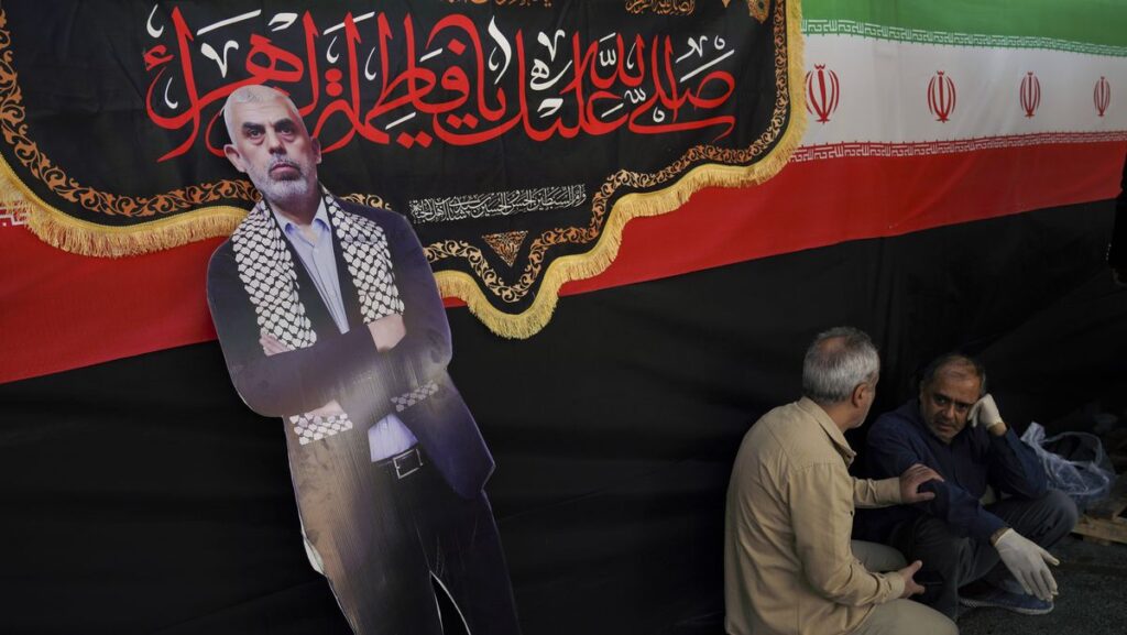 Pappfigur des ehemaligen Hamas-Führers Yahya Sinwar bei einer Veranstaltung in Teheran