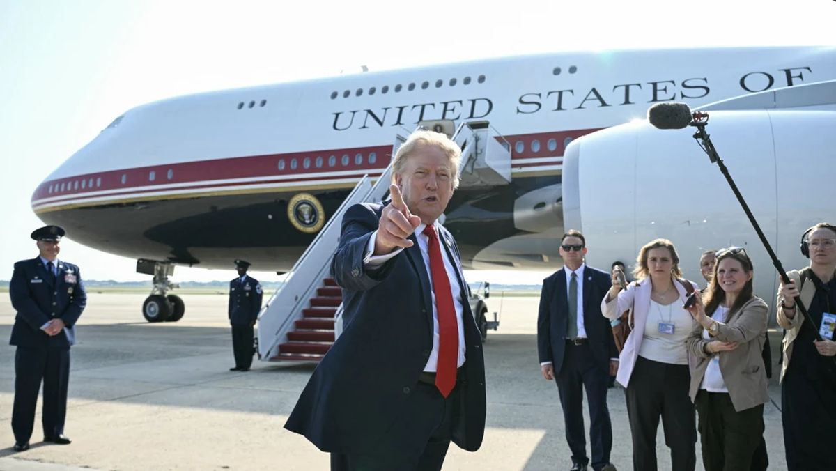 US-Präsident Donald Trump spricht vor Reportern auf der Joint Base Andrews über die Verhandlungen mit dem Iran