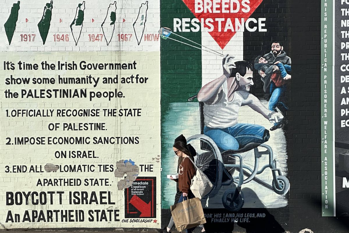Antiisraelisches Wandbild in Belfast kurz nach dem 7. Oktober 2023
