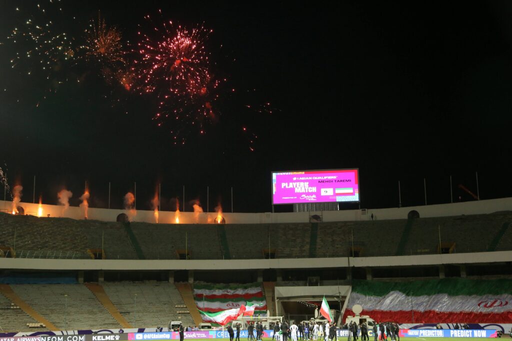 Fußball im Iran: Leere Ränge im Azadi-Stadion in Teheran