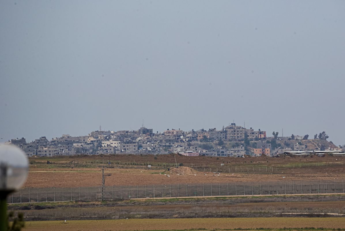 Blick vom israelischen Kibbuz Kfar Aza auf den Gazastreifen