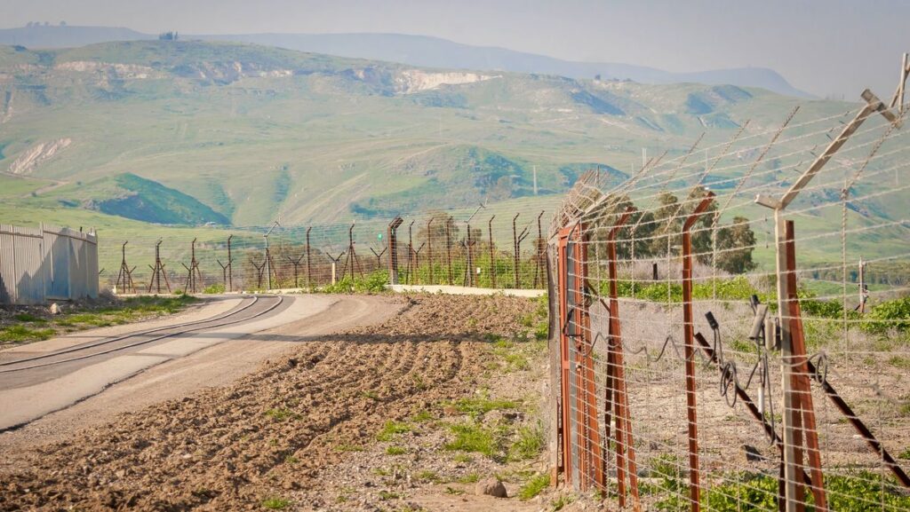 Der alte Zaun an der Grenze zwischen Israel und Jordanien